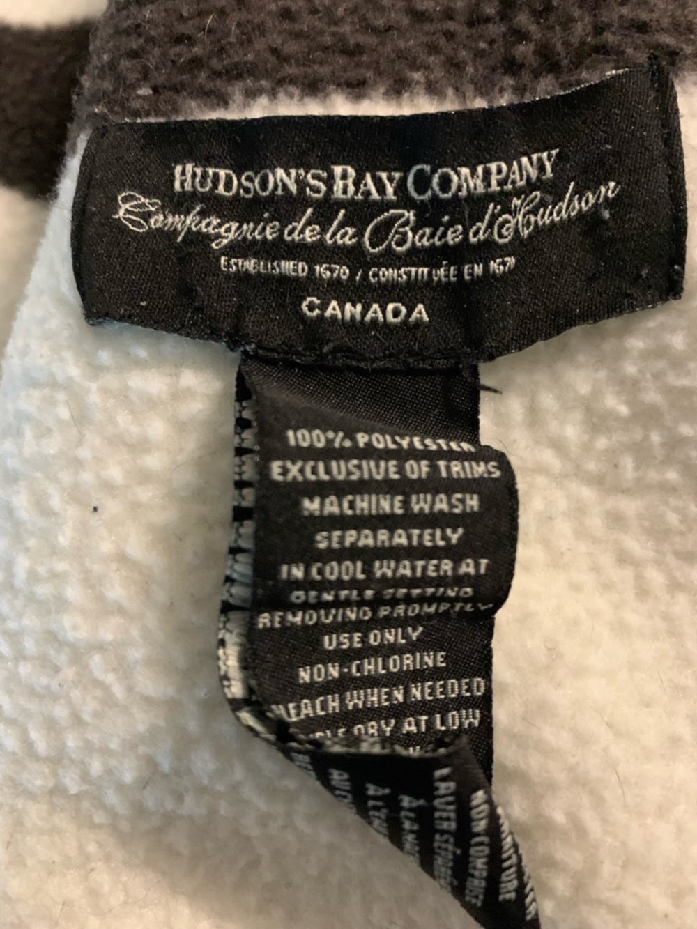 Hudson's Bay Polar Fleece Throw Blanket - Picture 4 of 4